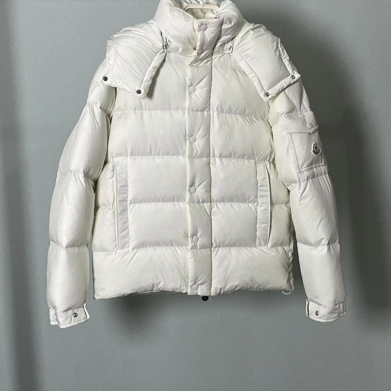 G*u*i down coat